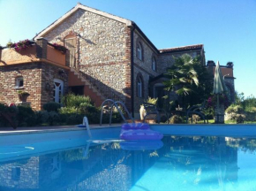 Ferienvilla Lucia mit Pool und eigenem Tennisplatz